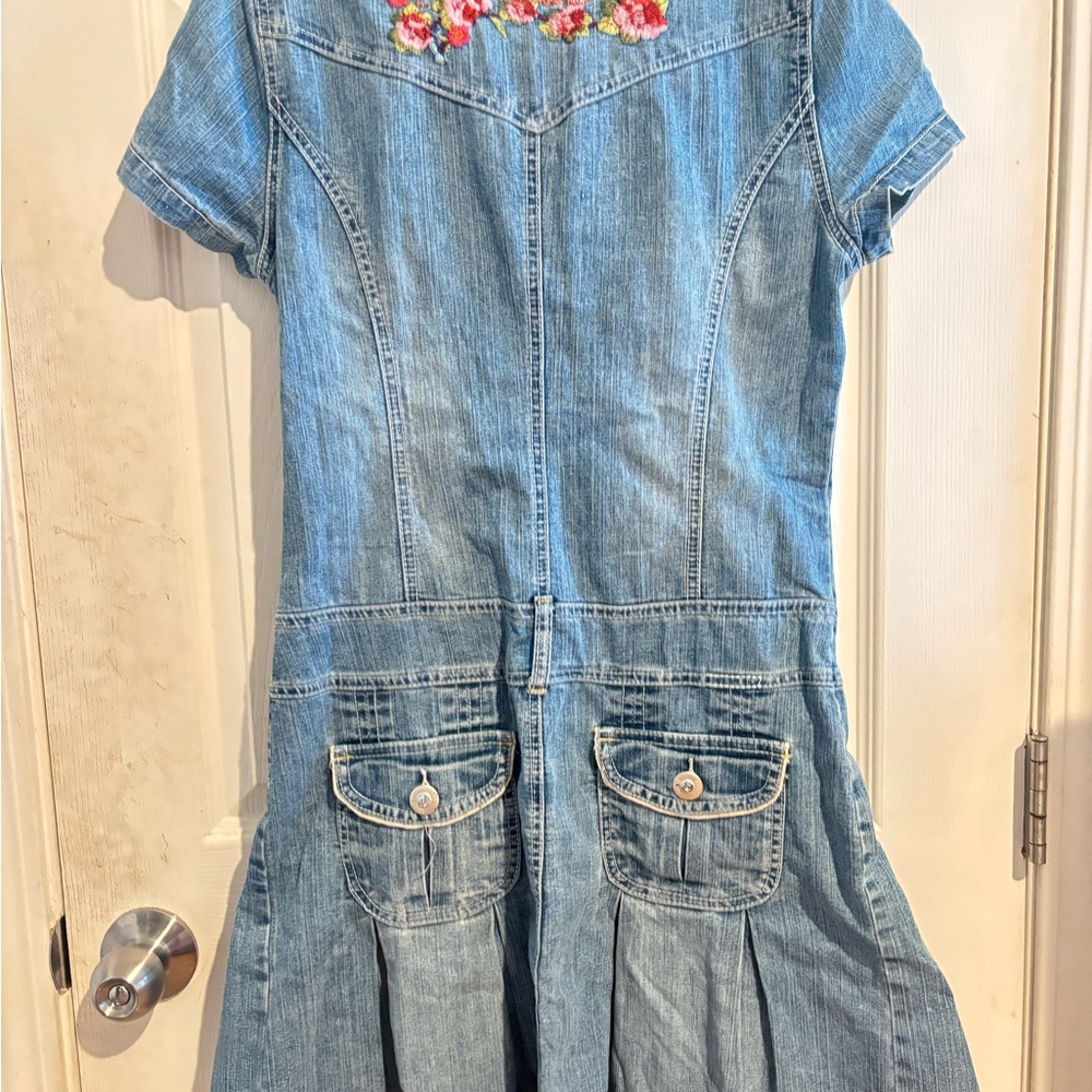 Chic Denim Dress with Floral Embroidery